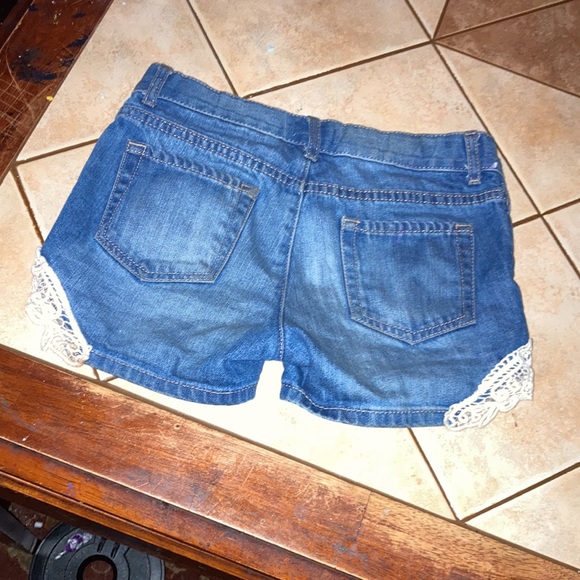 Selling blue Jean shorts for girls in affordable price range - Picture 4 of 4